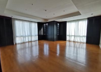 4 Bedroom Condo in Belgravia Residences Phrom Phong