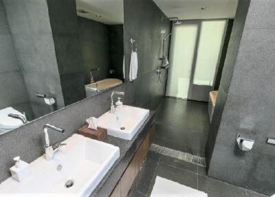 1 Bedroom Duplex in Emporio Place Phrom Phong