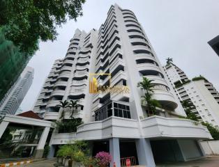 Renovated 3 Bedroom Asoke Apartment