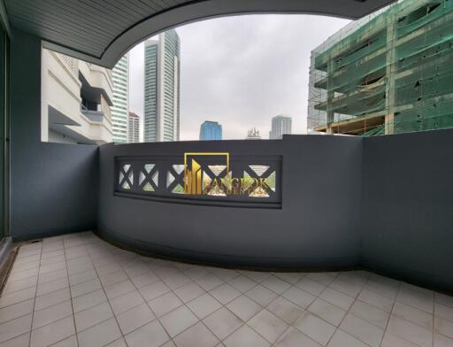 Renovated 3 Bedroom Asoke Apartment