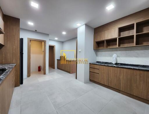 Renovated 3 Bedroom Asoke Apartment