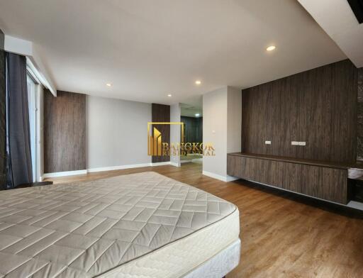 Renovated 3 Bedroom Asoke Apartment