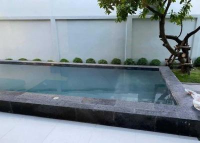 The Honor  Stunning 4 Bedroom House With Pool in Lat Phrao