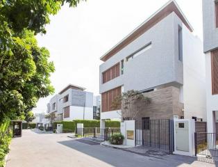 Parc Priva  Luxury House For Sale in Ratchada