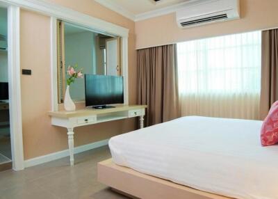 2 Bedroom Serviced Apartment For Rent in Silom