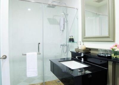 2 Bedroom Serviced Apartment For Rent in Silom