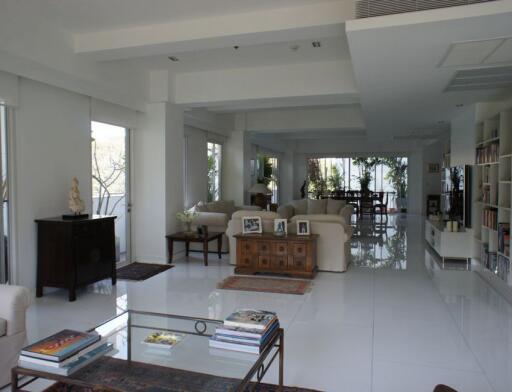 3 Bedroom Condo For Sale in Narathorn Place Sathorn