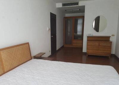 Grand Langsuan  3 Bedroom Chidlom Condo For Rent
