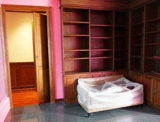 House For Rent in Thong Lo