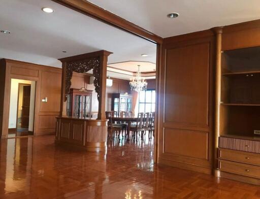 Tower Park  3 Bedroom Condo For Rent & Sale in Nana