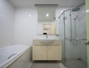 Siri Residence  2 Bed Condo For Rent & Sale in Phrom Phong