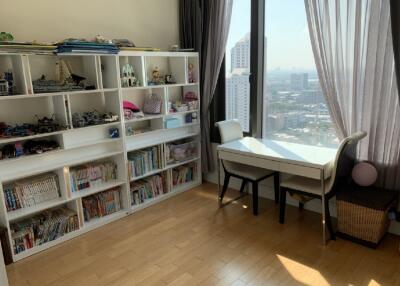 Aguston  3 Bedroom Condo For Sale in Phrom Phong