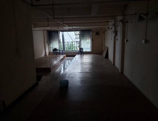 Commercial Unit in Chidlom For Rent