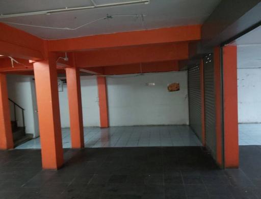 Commercial Unit in Chidlom For Rent