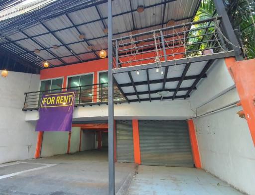 Commercial Unit in Chidlom For Rent