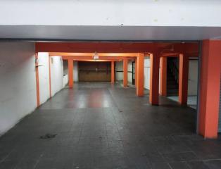 Commercial Unit in Chidlom For Rent