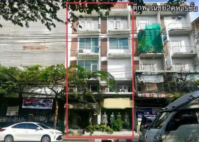 5 Bedroom Commercial Building For Rent in Ekkamai