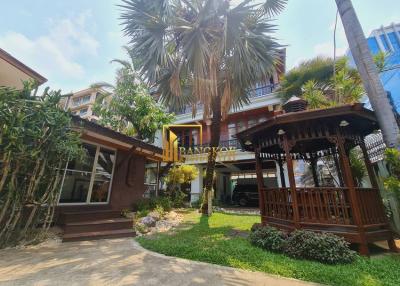 2 Bedroom House For Rent in Ekkamai