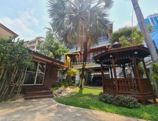 2 Bedroom House For Rent in Ekkamai