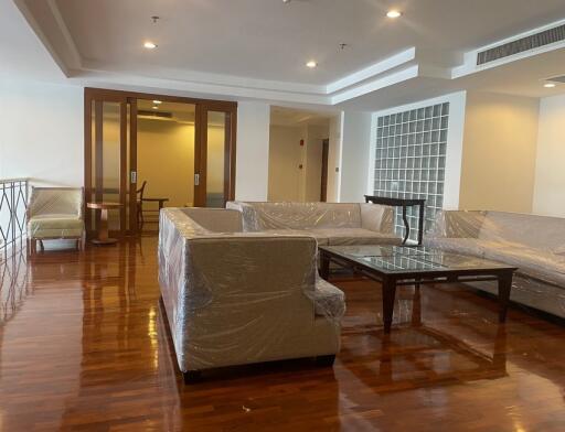 3 Bed Apartment For Rent in Ekkamai