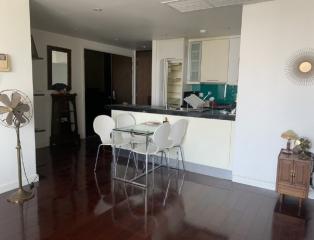 2 Bedroom For Sale in Manhattan Chidlom