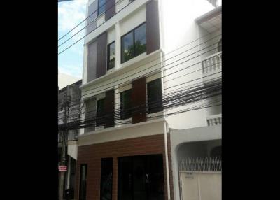 Commercial Building For Rent in Phrom Phong