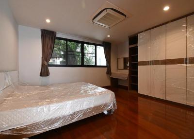 Spacious 4 Bedroom House For Rent in Ruamrudee