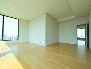 Spacious 4 Bedroom Luxury Condo For Sale Sindhorn Residence