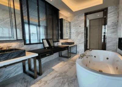 3 Bedroom For Rent in Mandarin Oriental Riverside