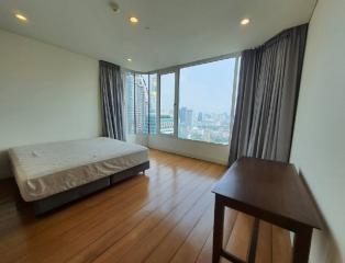 3+1 Bedroom For Rent in The Park Chidlom
