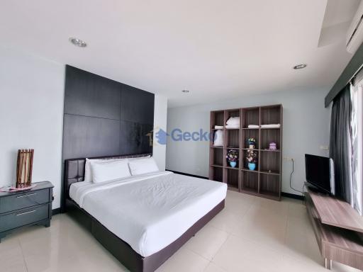 2 Bedrooms Condo in Platinum Suites Jomtien C010009