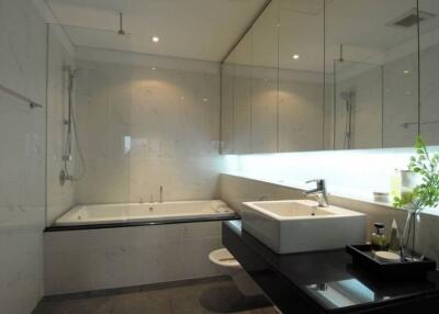 2 Bedroom For Sale in The Lakes, Asoke