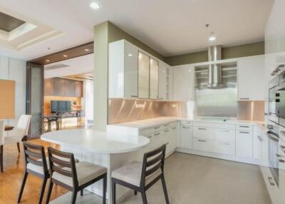 3 Bedroom Condo For Sale in Domus, Asoke