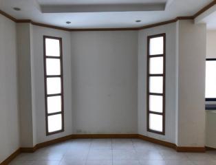 4 Bedroom House For Rent in Noble House Thonglor