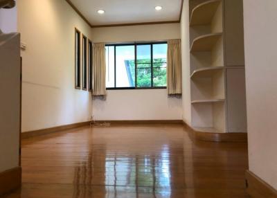 4 Bedroom House For Rent in Noble House Thonglor