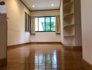 4 Bedroom House For Rent in Noble House Thonglor