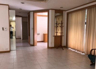 4 Bedroom House For Rent in Noble House Thonglor