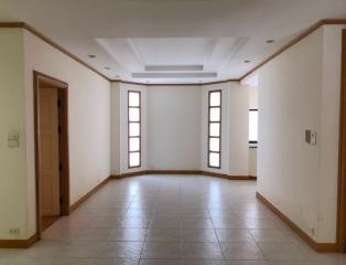 4 Bedroom House For Rent in Noble House Thonglor