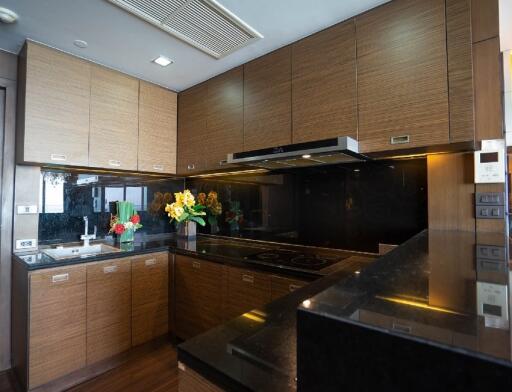 3 Bedroom Condo For Sale in Watermark Chaophraya