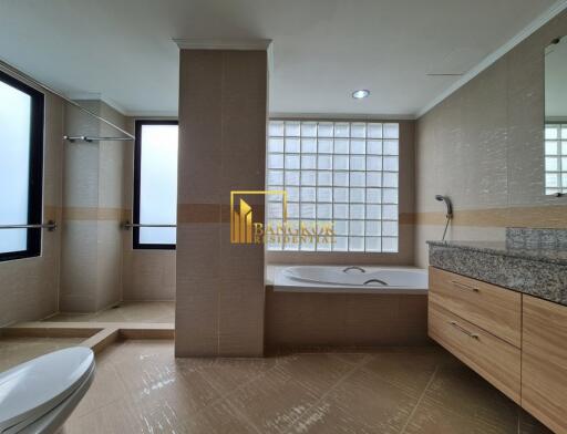 Spacious 3 Bedroom Apartment in Sathorn