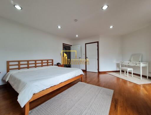 Spacious 3 Bedroom Apartment in Sathorn