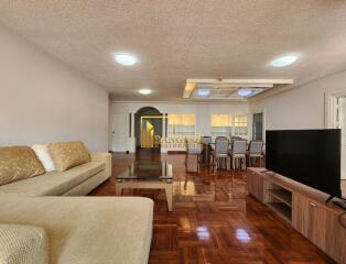 3 Bedroom Luxury Apartment in Chidlom