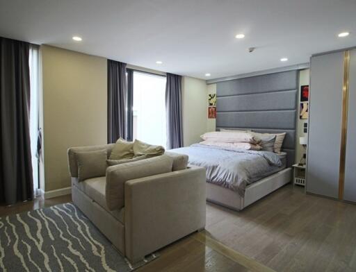 Klass Sarasin-Rajdamri  Stylish 3 Bedroom Condo For Sale