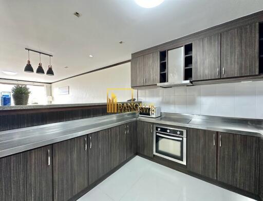 Renovated 1 Bedroom Apartment in Trendy Thong Lo