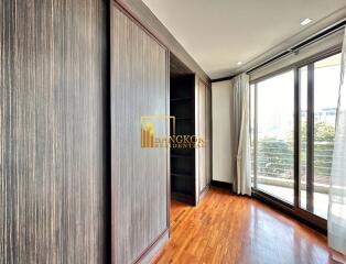 Renovated 1 Bedroom Apartment in Trendy Thong Lo