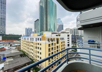 Pearl Garden  Cozy 2 Bedroom Condo For Rent in Silom