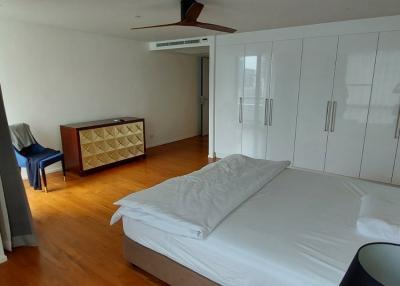 Somkid Garden  Stunning 3 Bedroom Luxury Condo For Sale in Chidlom