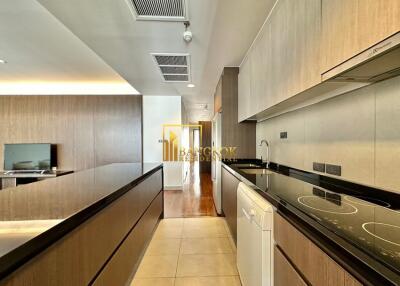 Very Spacious 4 Bedroom Luxury Apartment in Phrom Phong