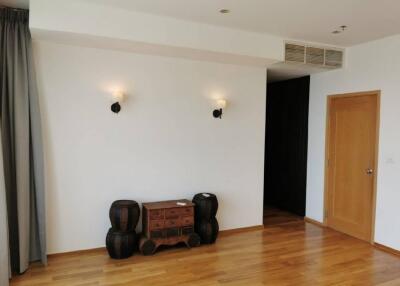 Emporio Place  3 Bedroom Condo For Rent & Sale in Phrom Phong