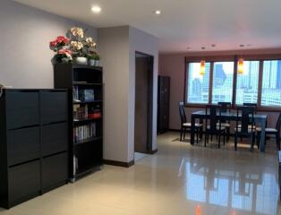 2 Bedroom Condo For Rent in Pearl Garden, Sathorn